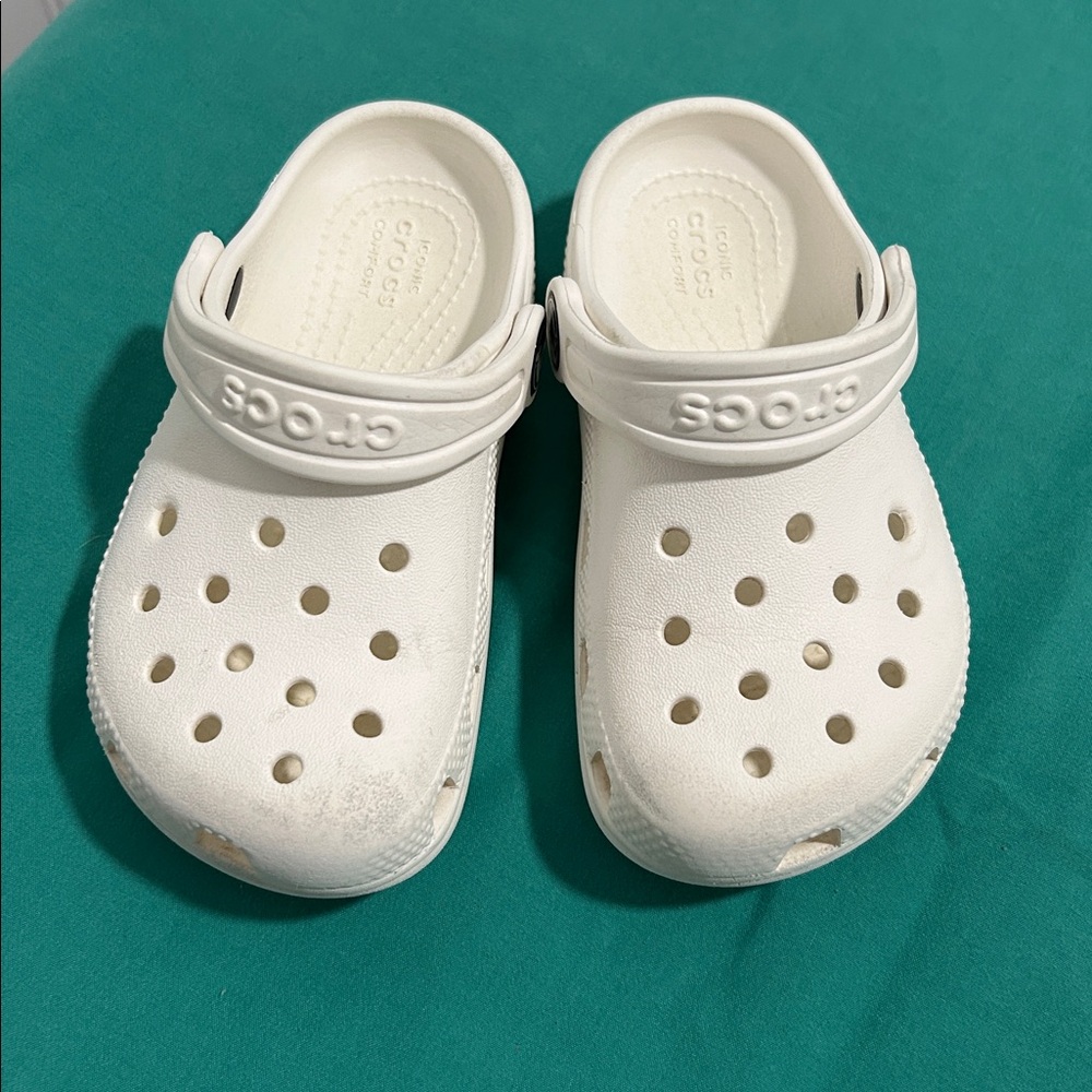 Kids White Clogs Sz: C9 - Picture 2 of 8
